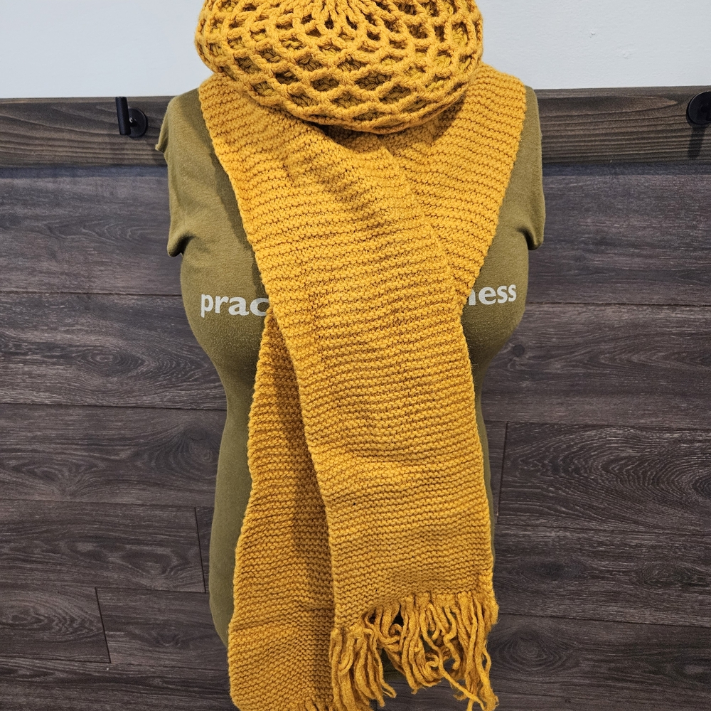 True Vintage Gold Knit Scarf And Beenie